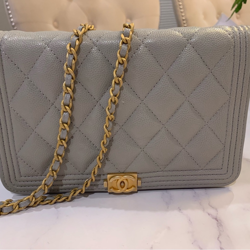 Chanel cross body like new !